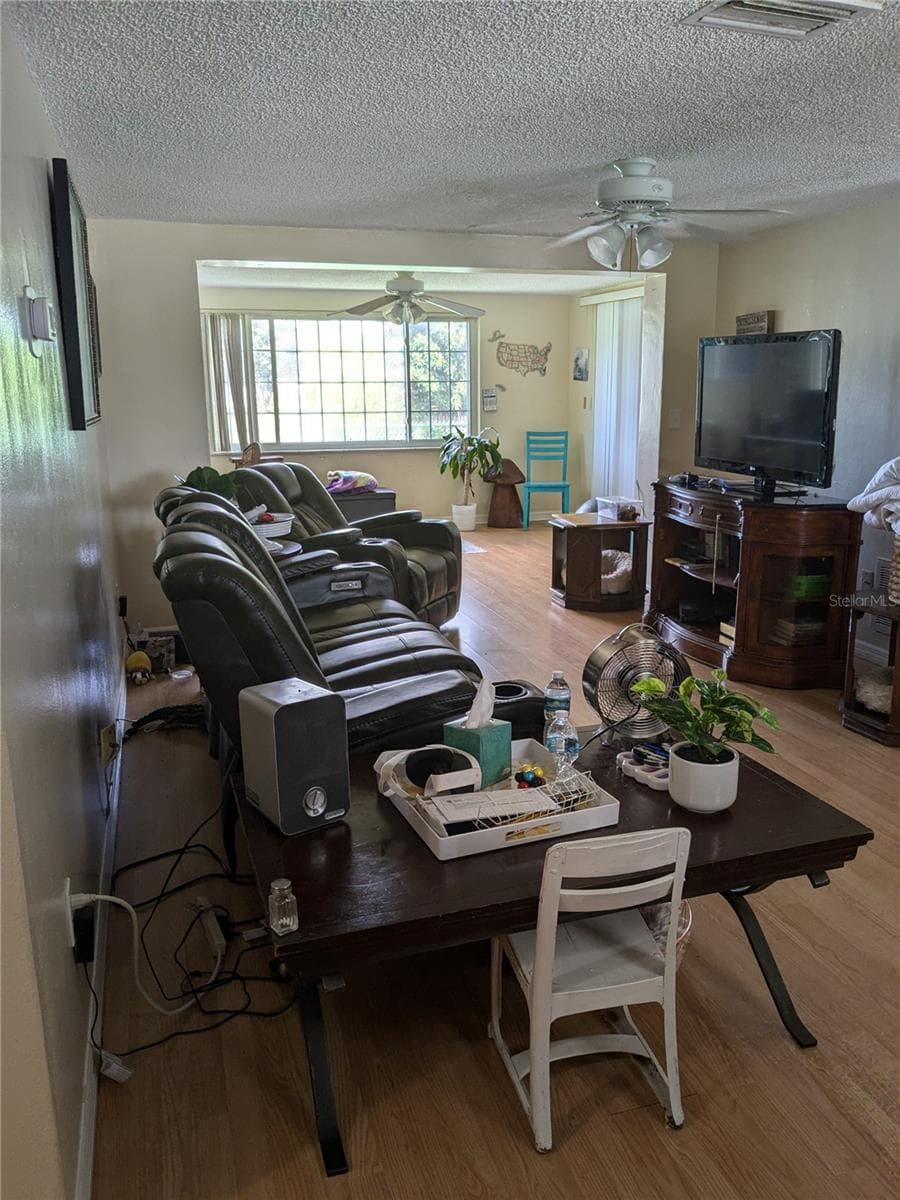 LARGE LIVING ROOM IN FOREGROUND WITH EXTENSION TO OFFICE/3RD BEDROOM - 3937 SAIL DR, NEW PORT RICHEY