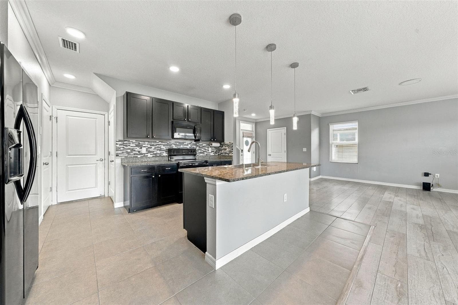 Single Family Residence at 8028 PELICAN REED CIR, WESLEY CHAPEL, photo 7 of 49