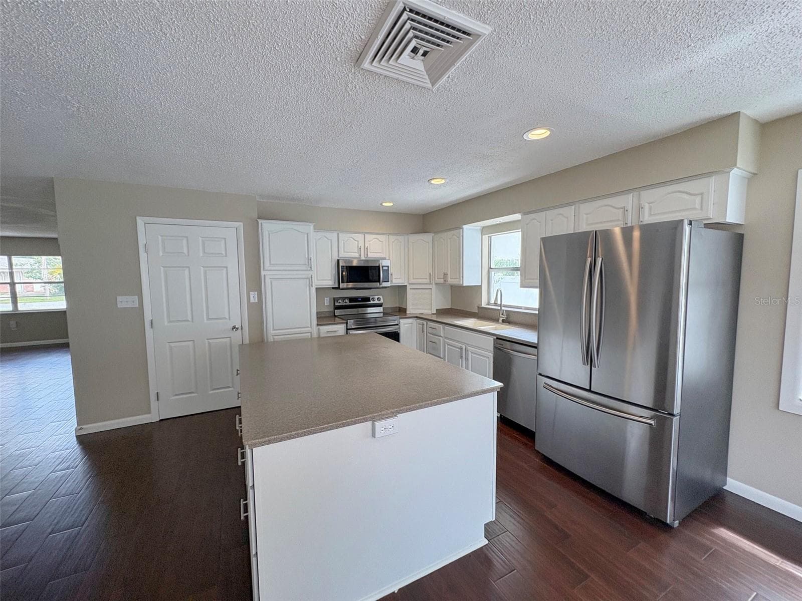 Single Family Residence at 6437 JENNY DR, LAKE WALES, photo 11 of 28