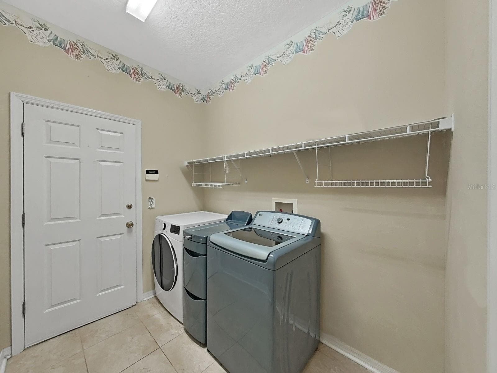 Laundry Room with Storage - 14915 DEVONSHIRE WOODS PL, TAMPA