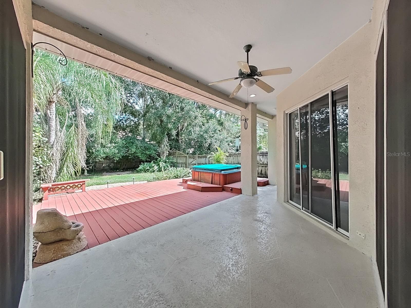 Roomy Lanai with Ceiling Fan - 14915 DEVONSHIRE WOODS PL, TAMPA
