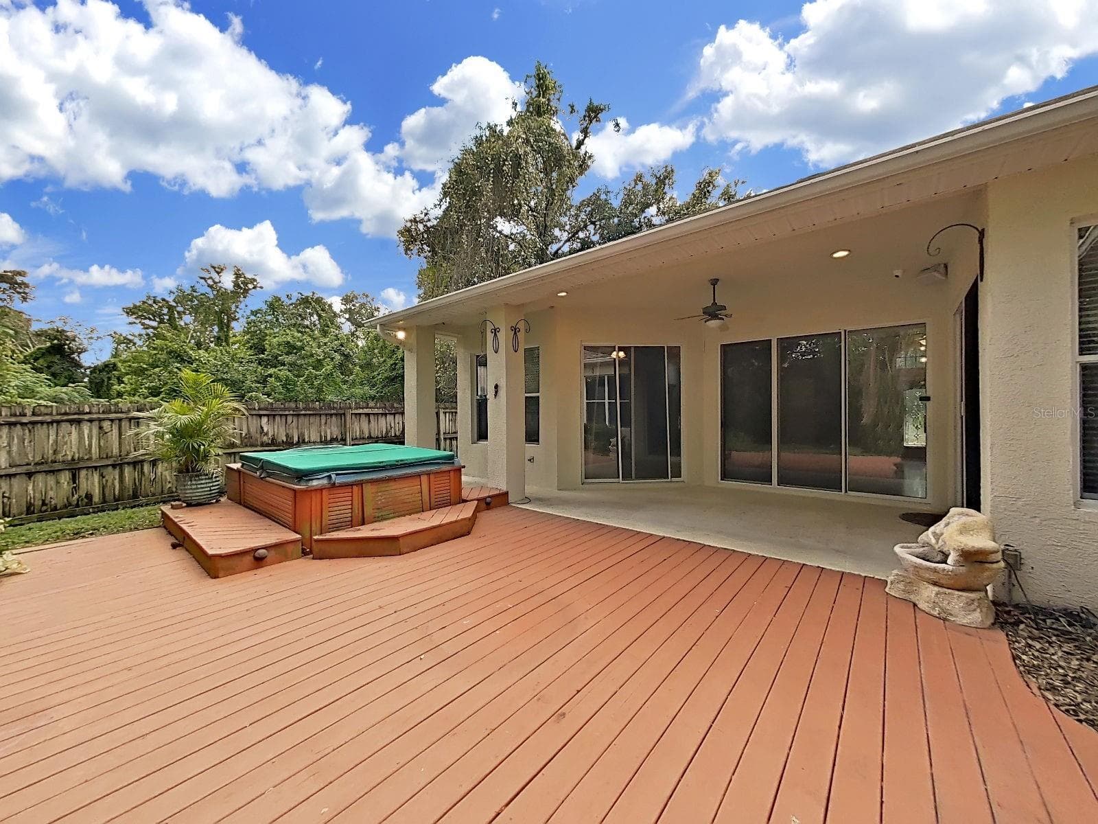 Sit in the Sun or Shade - 14915 DEVONSHIRE WOODS PL, TAMPA