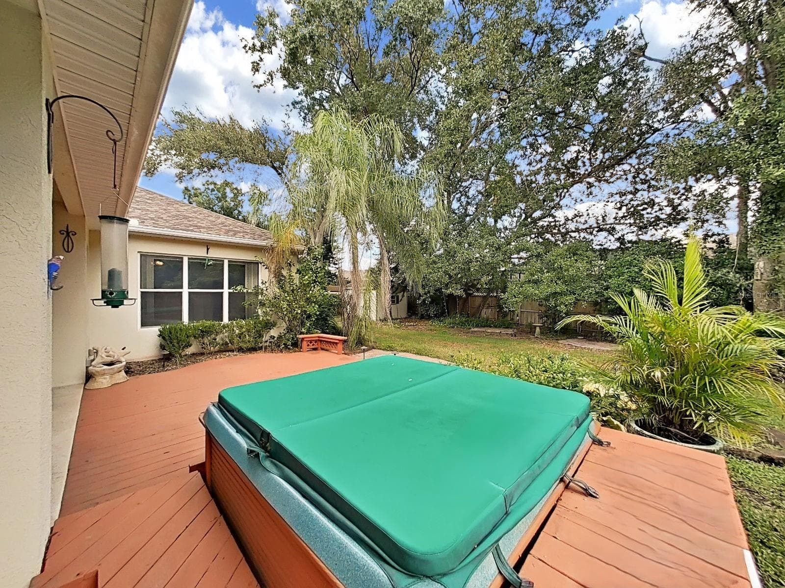 Hot Tub Anyone? - 14915 DEVONSHIRE WOODS PL, TAMPA