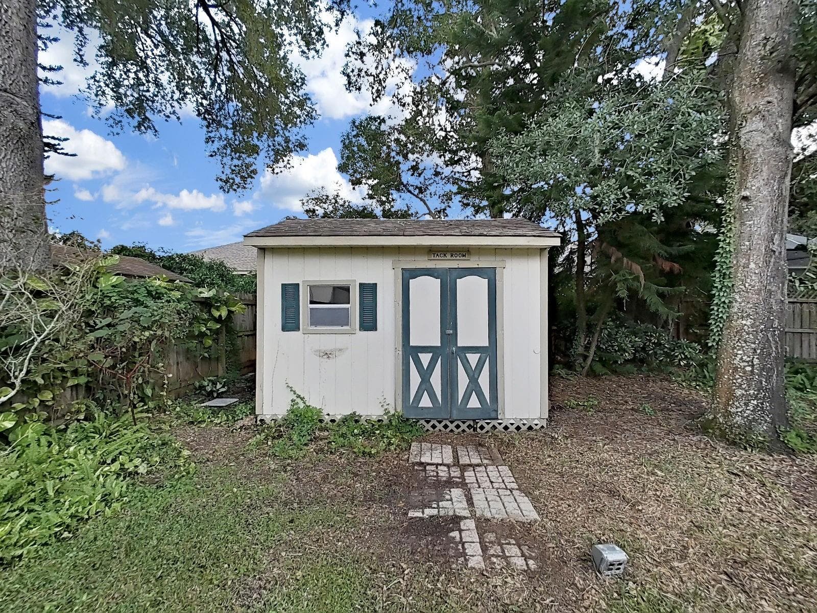 Garden Potting Shed ~~ Or Storage Shed - 14915 DEVONSHIRE WOODS PL, TAMPA
