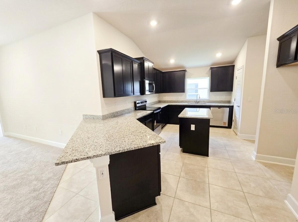KITCHEN - 7544 BENT TREE LOOP, ST CLOUD