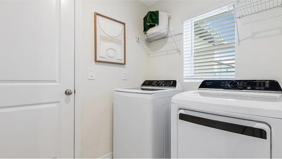 Model Laundry - 3534 AMBERSWEET XING, PARRISH