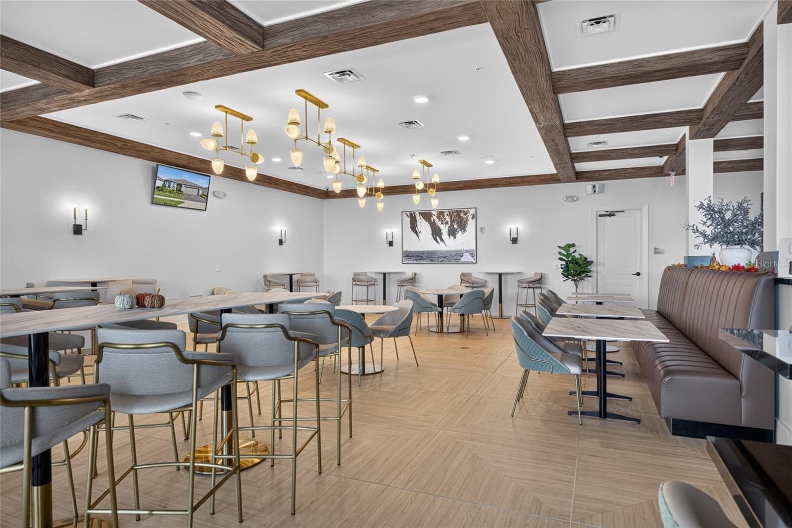 VUE 232° BAR & GRILLE - 2605 DEL WEBB DR, MINNEOLA