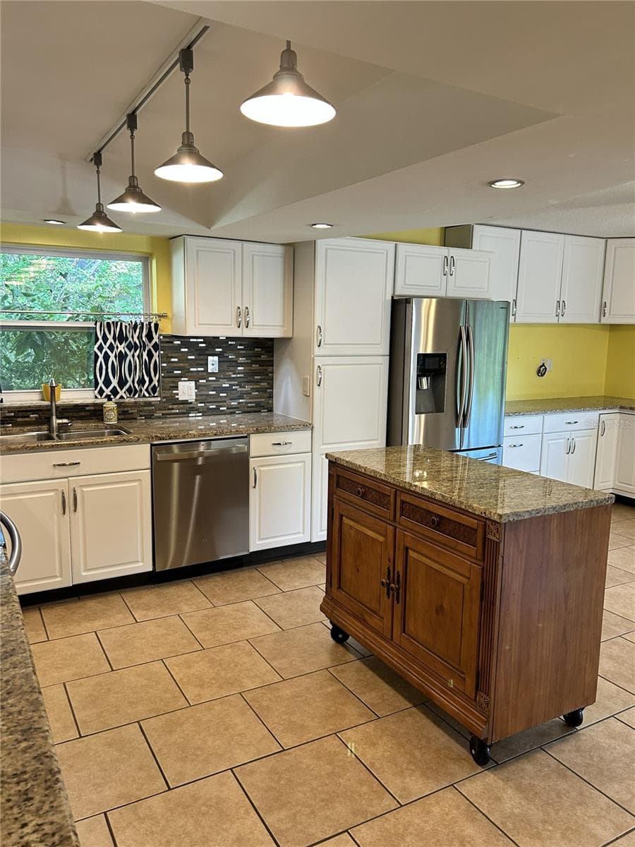 Single Family Residence at 2019 FOREST VIEW DR, PALM HARBOR, photo 5 of 28