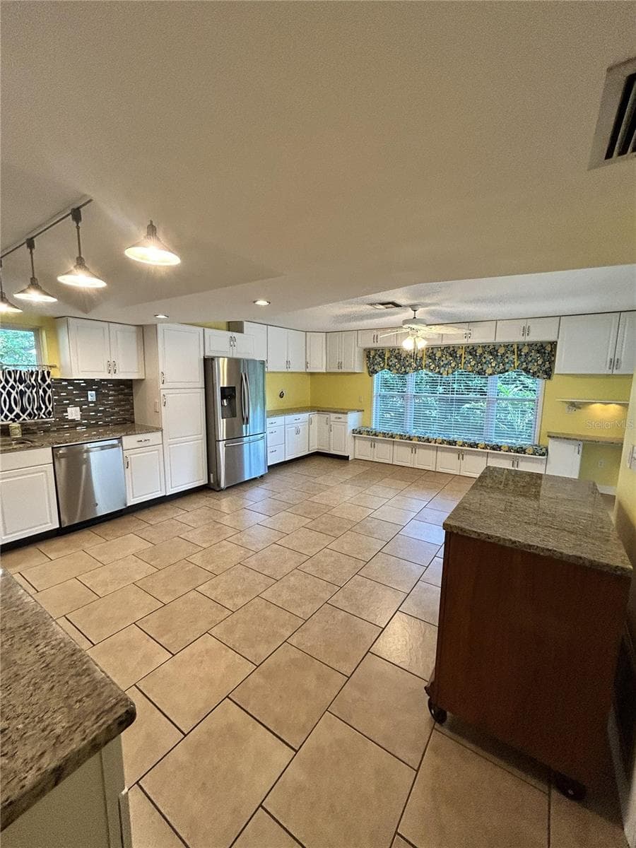 Single Family Residence at 2019 FOREST VIEW DR, PALM HARBOR, photo 8 of 28