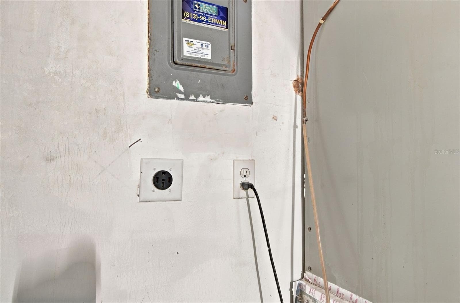 Level 2 EV charger in garage - 395 GEORGIA AVE, CRYSTAL BEACH