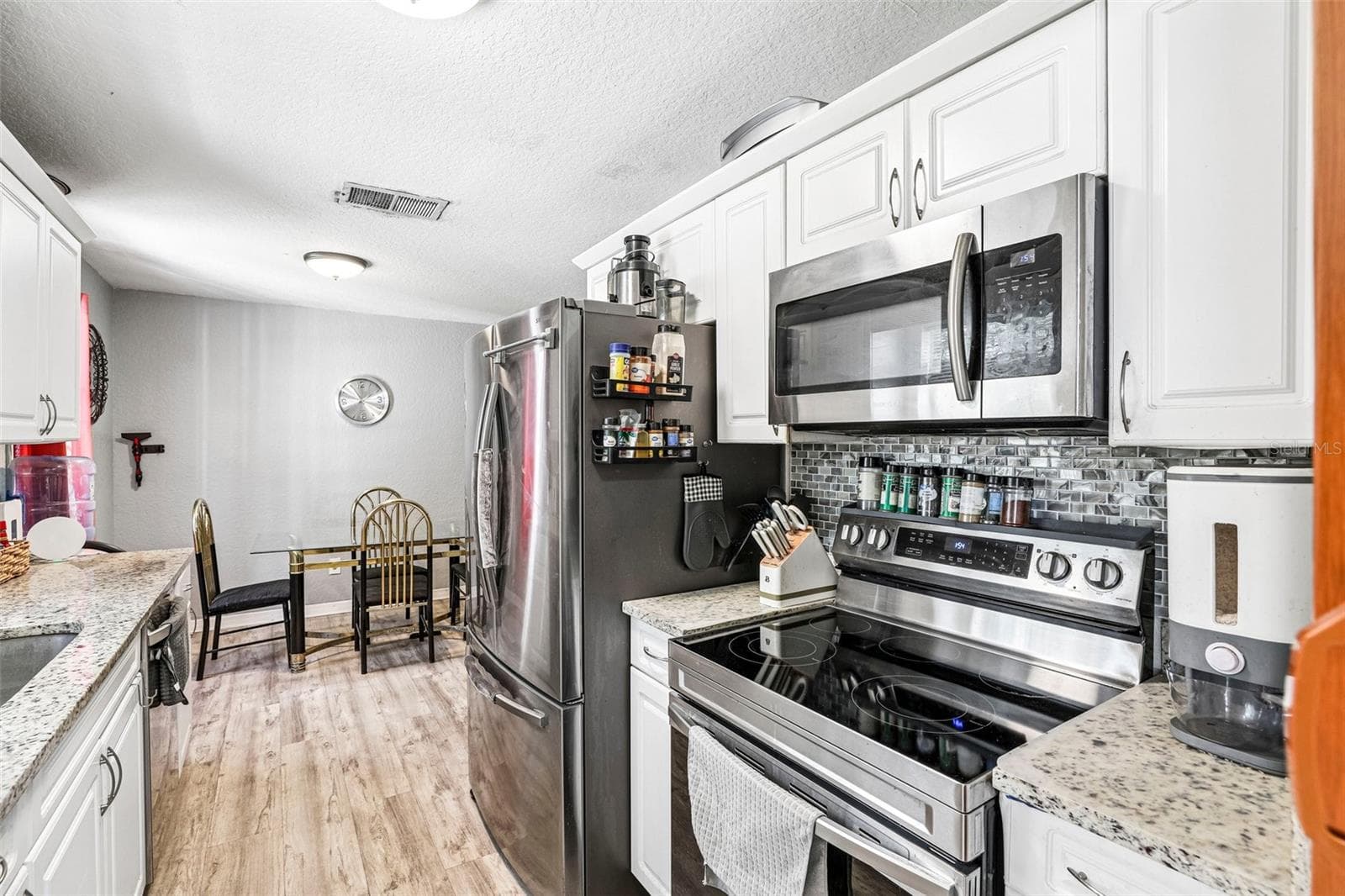 Single Family Residence at 33510 WESTERN AVE, LEESBURG, photo 13 of 35