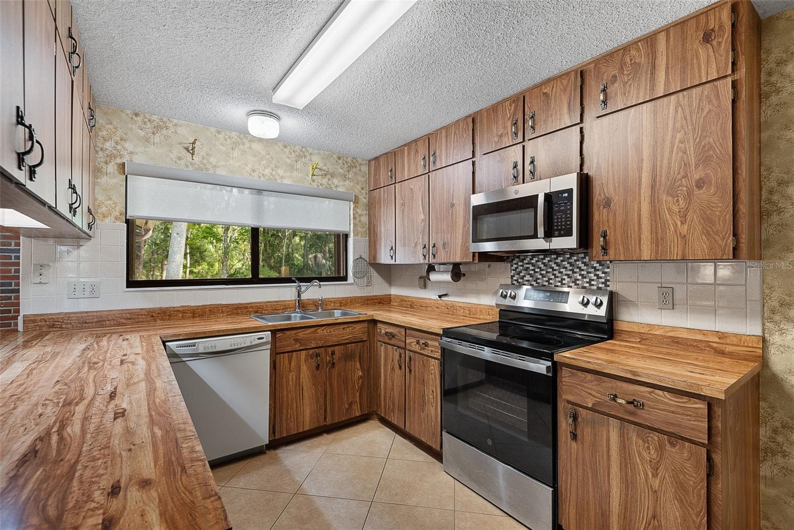 Single Family Residence at 75 TIMBERLAKE LN, ORMOND BEACH, photo 12 of 46