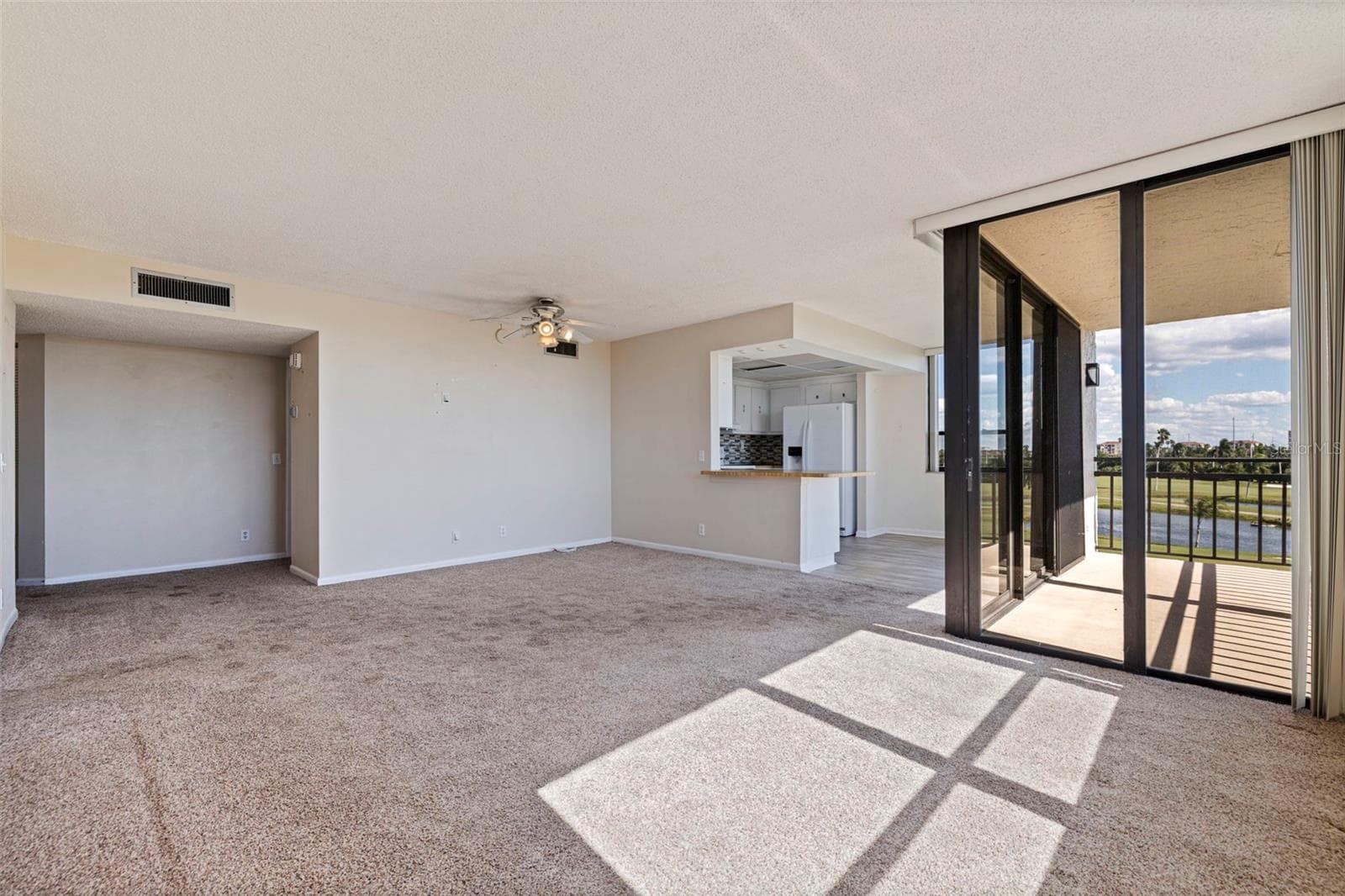 Condominium at 6210 SUN BLVD #408, ST PETERSBURG, photo 3 of 21