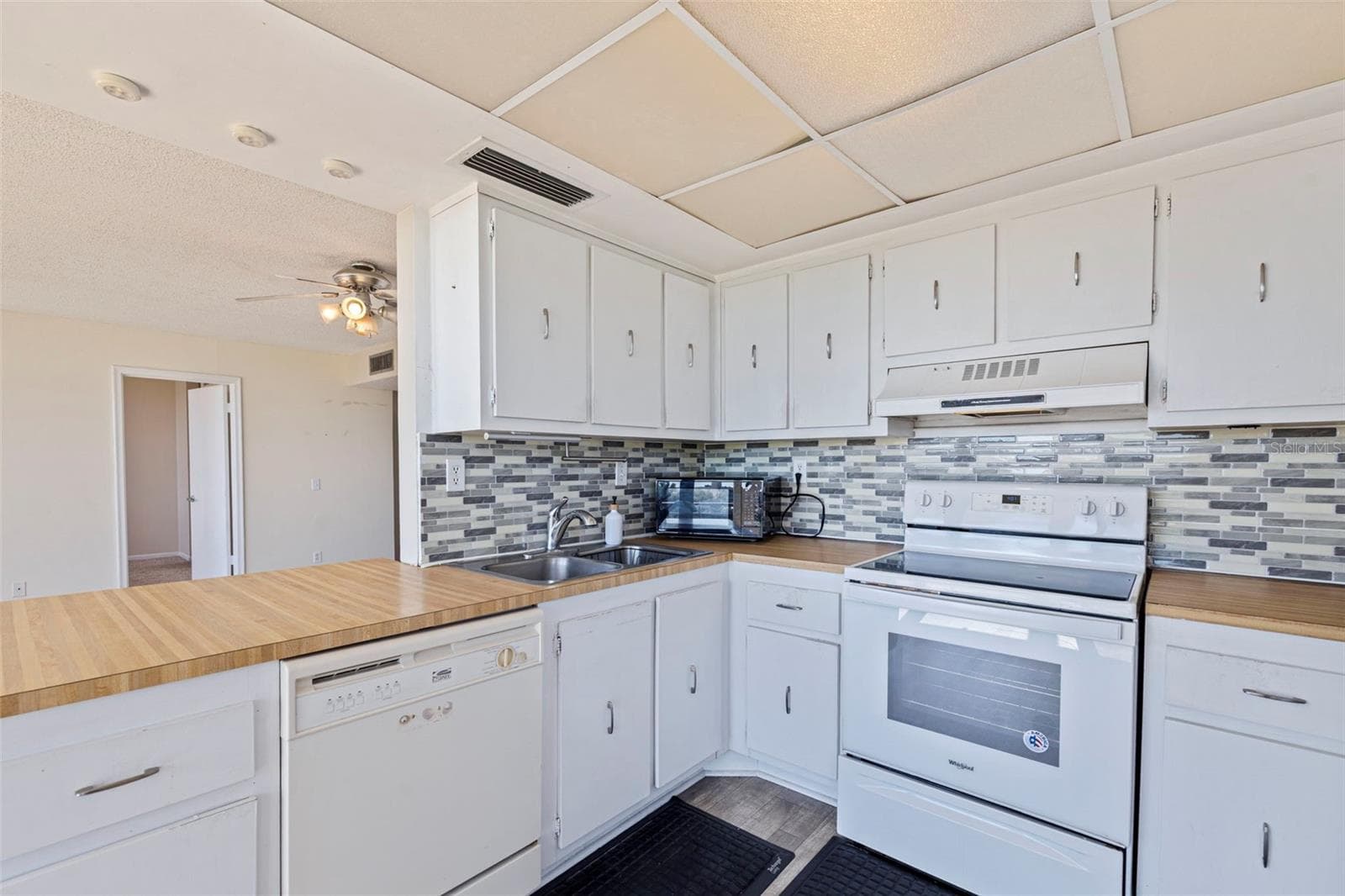 Condominium at 6210 SUN BLVD #408, ST PETERSBURG, photo 9 of 21