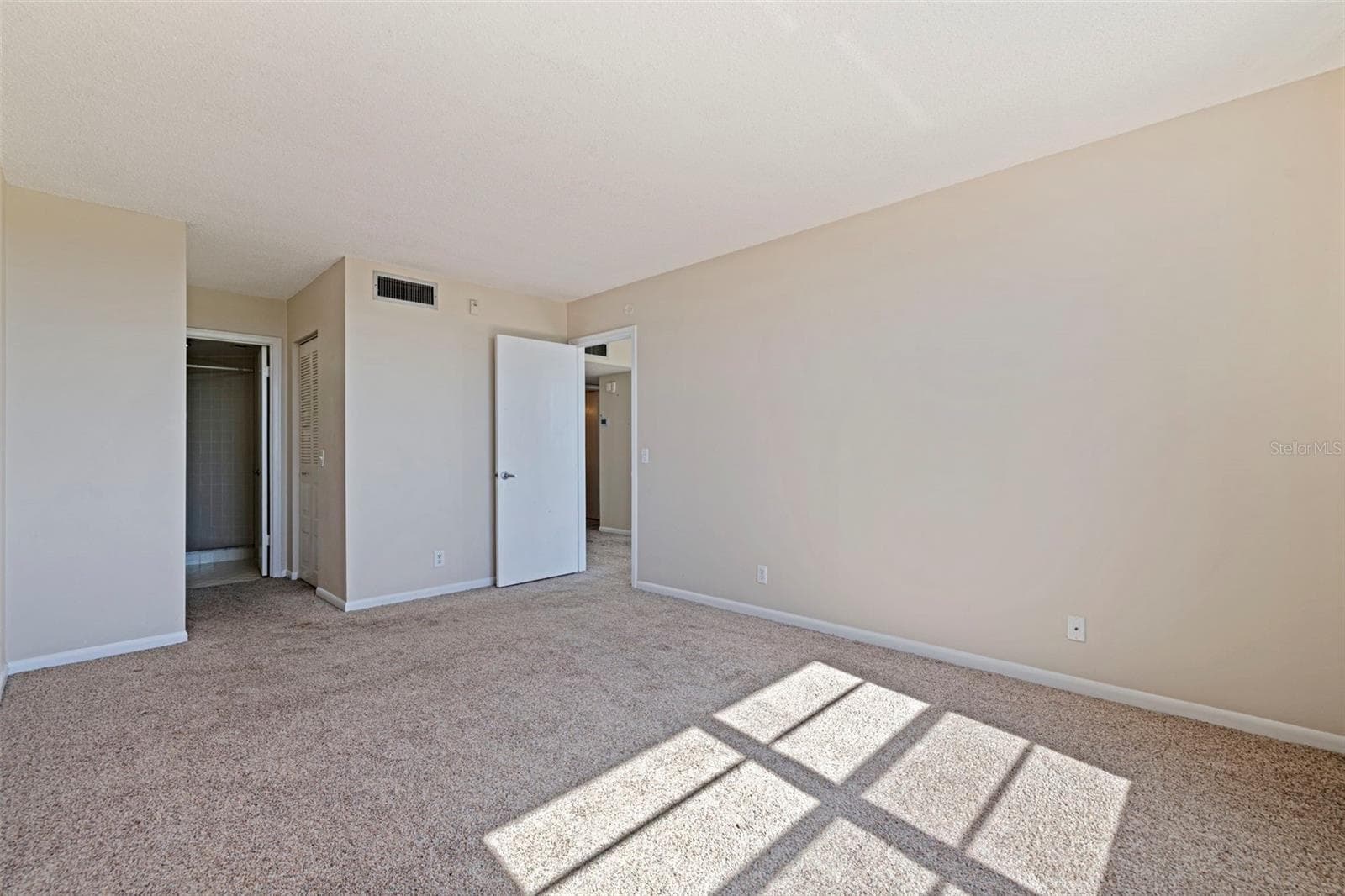 Condominium at 6210 SUN BLVD #408, ST PETERSBURG, photo 12 of 21