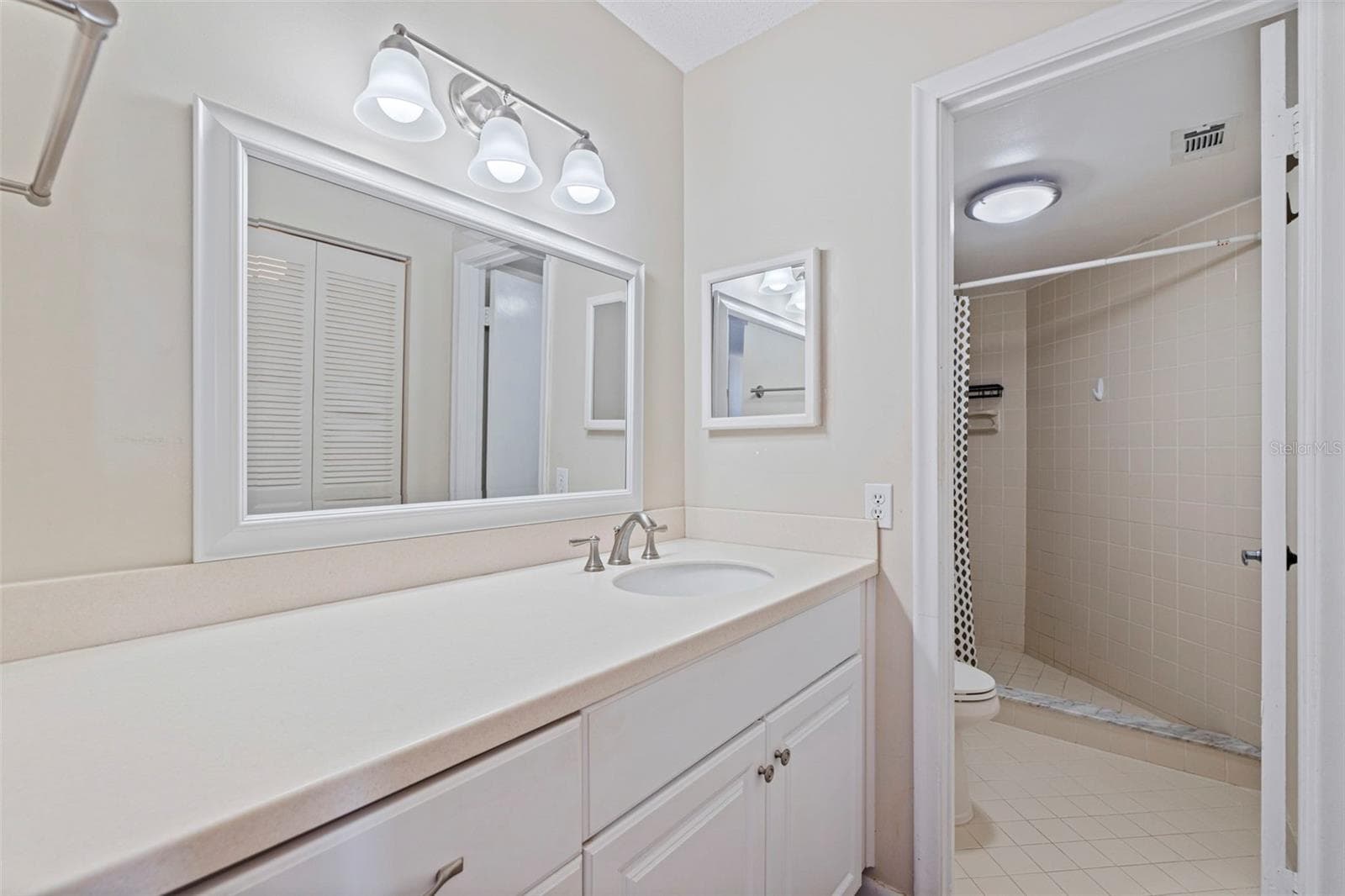 Condominium at 6210 SUN BLVD #408, ST PETERSBURG, photo 13 of 21