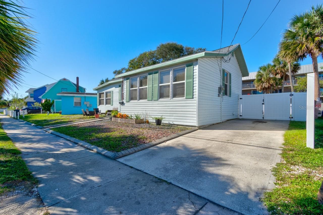 Single Family Residence at 110 S HOLLYWOOD AVE, DAYTONA BEACH, photo 3 of 28