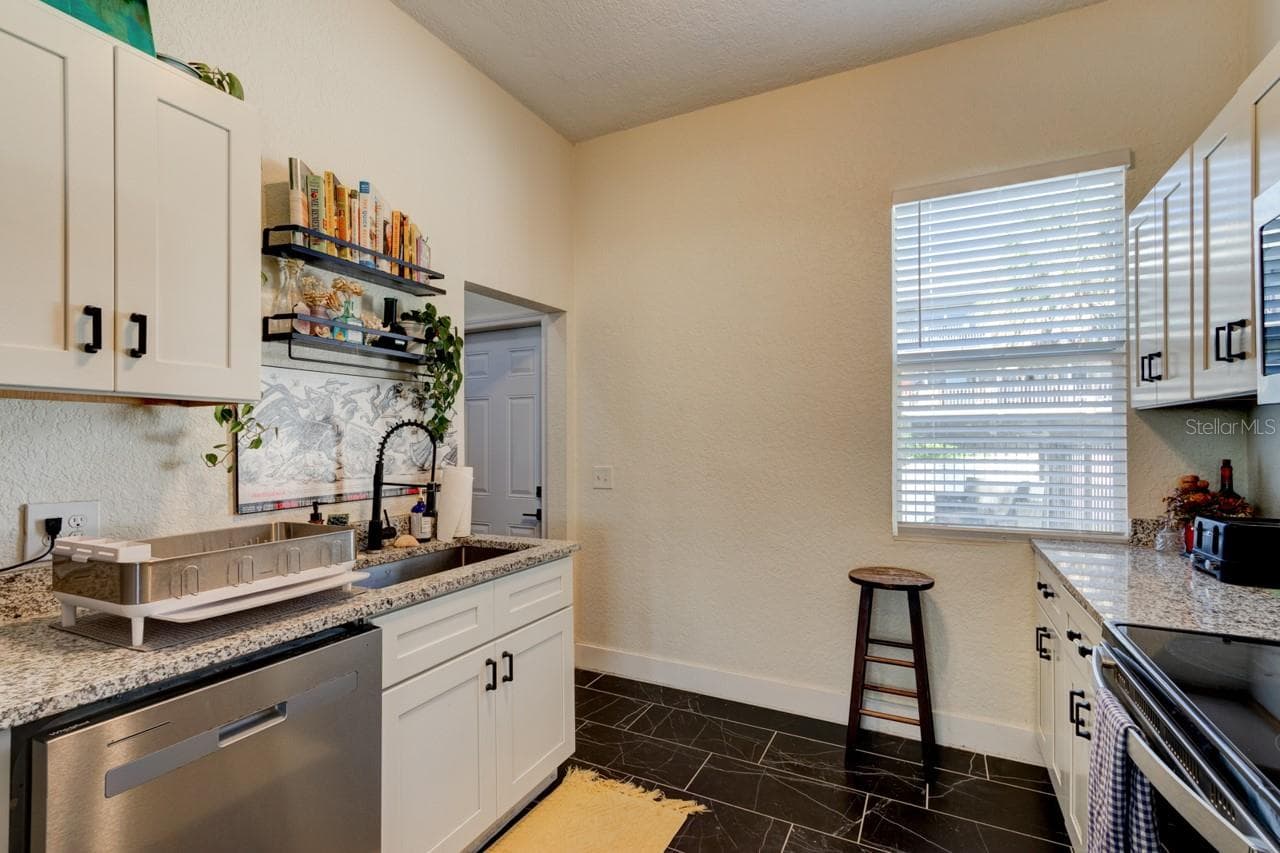 Single Family Residence at 110 S HOLLYWOOD AVE, DAYTONA BEACH, photo 12 of 28