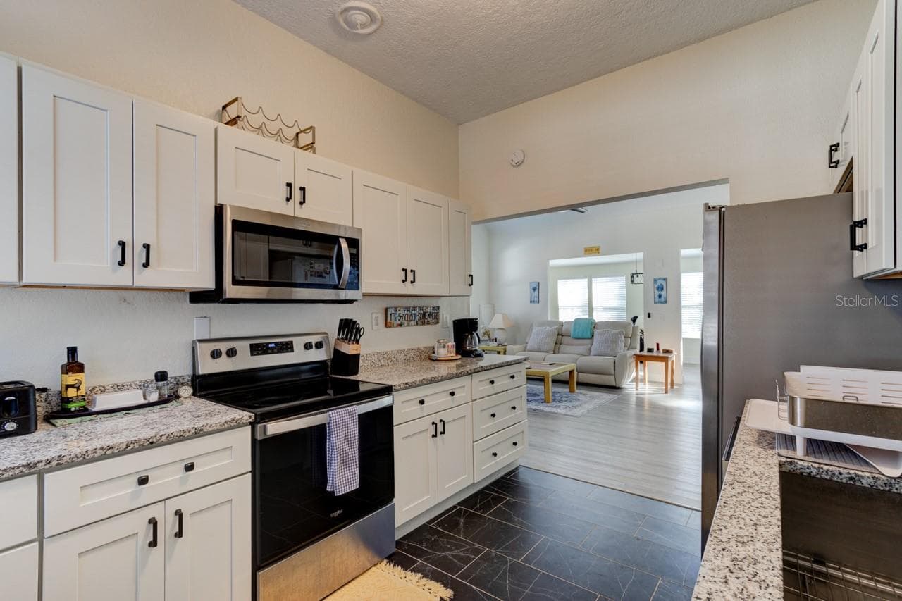 Single Family Residence at 110 S HOLLYWOOD AVE, DAYTONA BEACH, photo 14 of 28