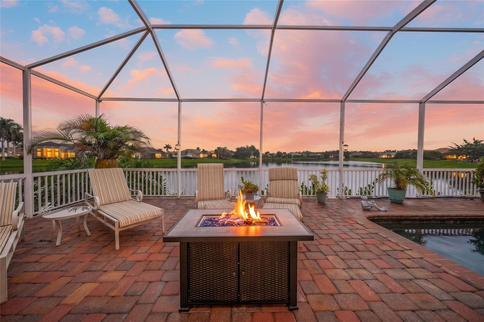 Single Family Residence at 2889 GRAZELAND DR, SARASOTA, photo 4 of 60