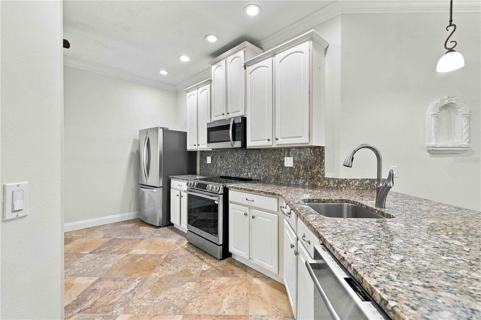 Villa at 8216 ASHFORD FALLS CT, SARASOTA, photo 10 of 27
