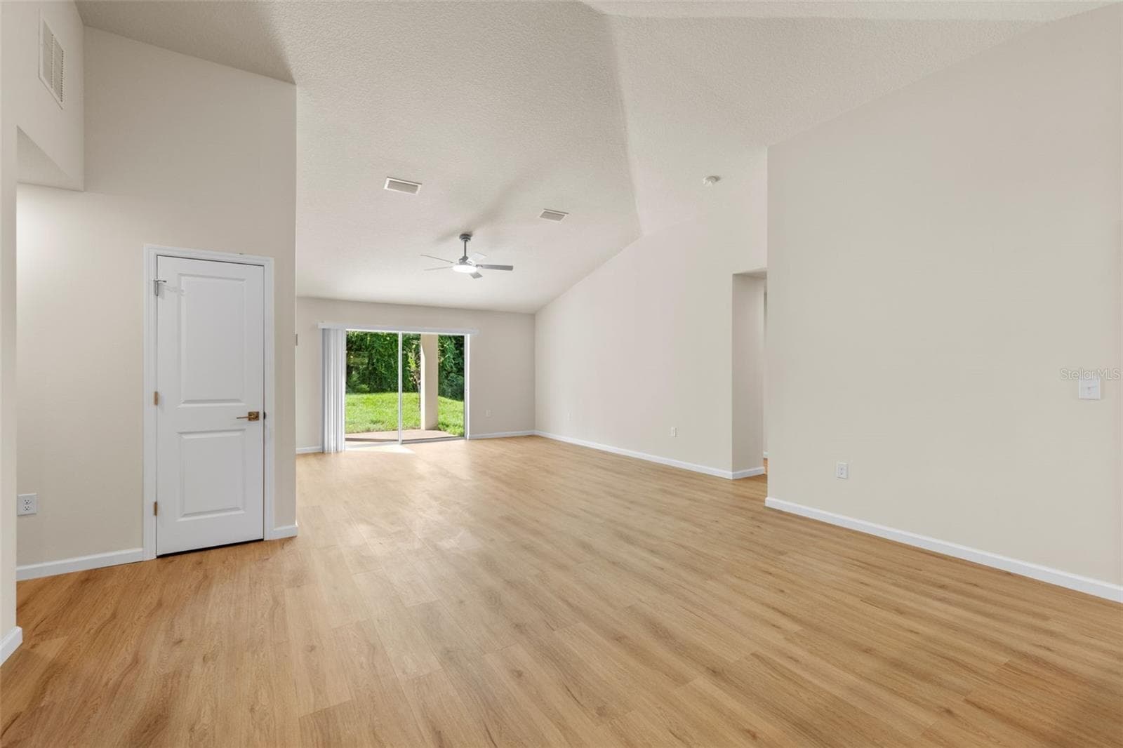 Single Family Residence at 922 S COUNTY ROAD 419, CHULUOTA, photo 4 of 41