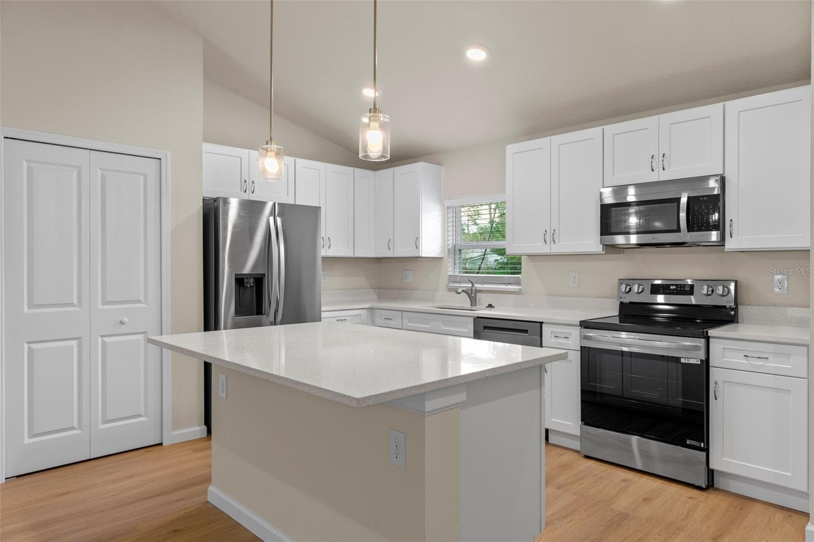 Single Family Residence at 922 S COUNTY ROAD 419, CHULUOTA, photo 16 of 41