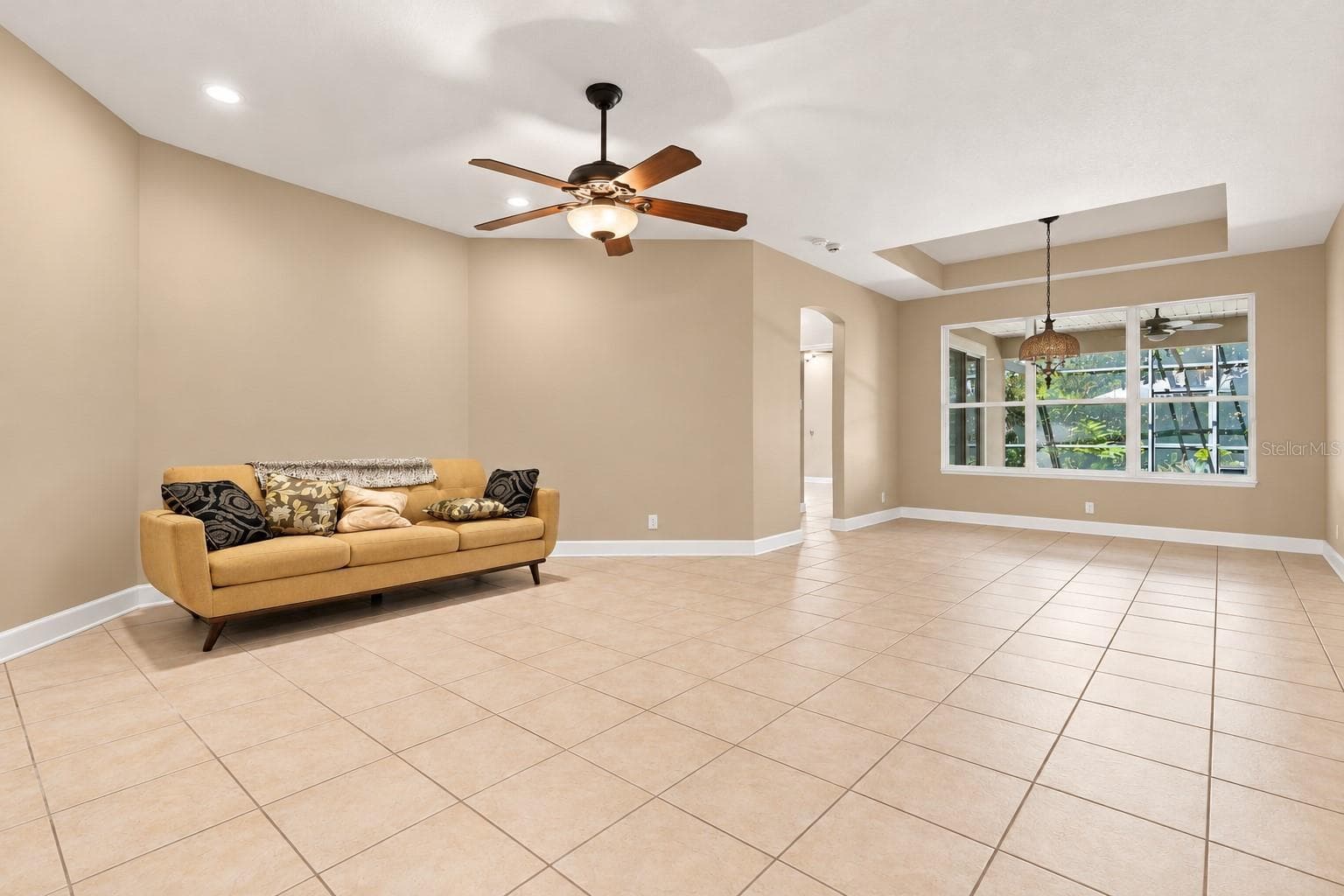 LIVING ROOM - 1609 VICTORIA GARDENS DR, DELAND