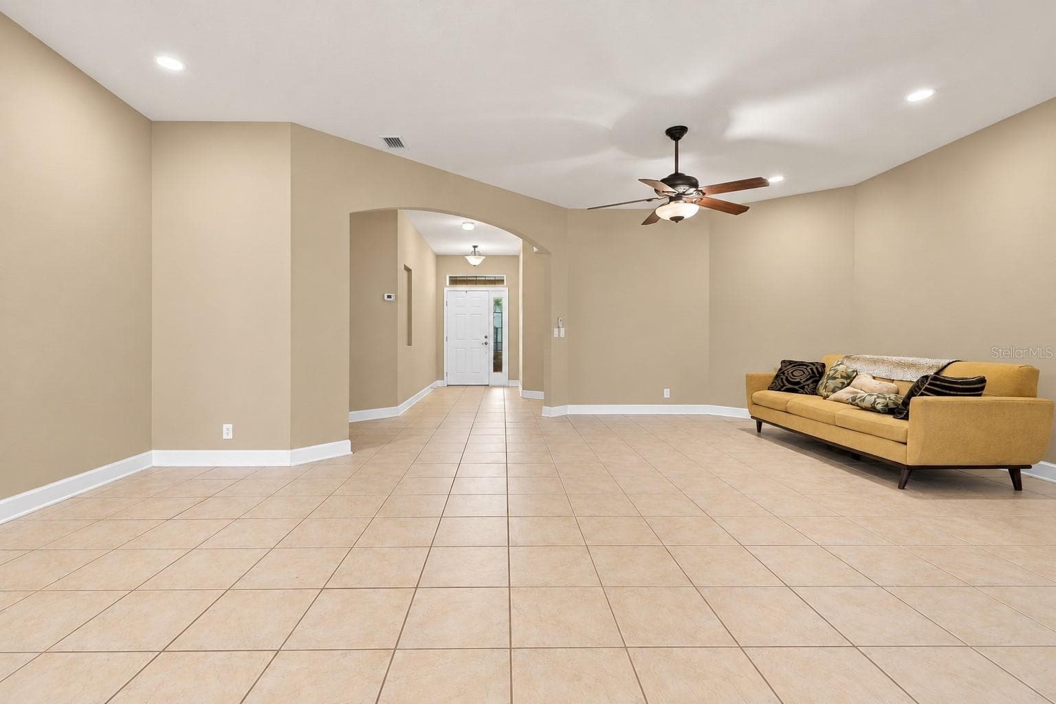 LIVING ROOM - 1609 VICTORIA GARDENS DR, DELAND