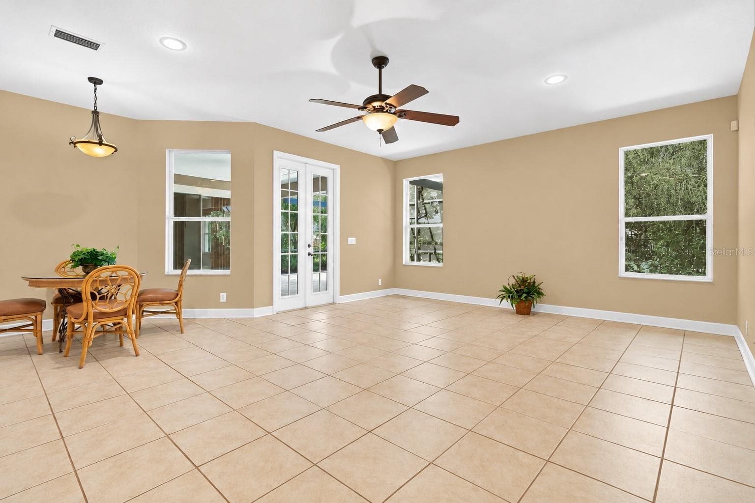 FAMILY ROOM - 1609 VICTORIA GARDENS DR, DELAND
