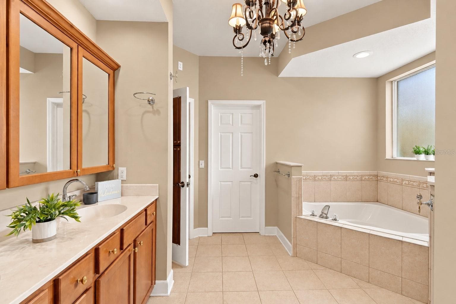 PRIMARY EN SUITE BATHROOM - 1609 VICTORIA GARDENS DR, DELAND