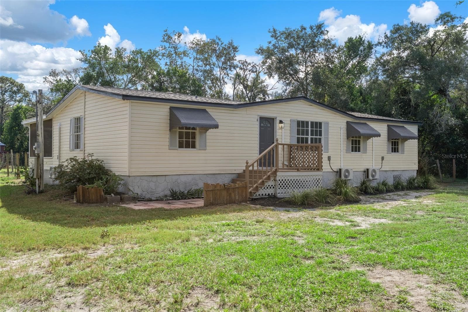 Manufactured Home at 18446 EDGEWOOD DR, SPRING HILL, photo 2 of 76