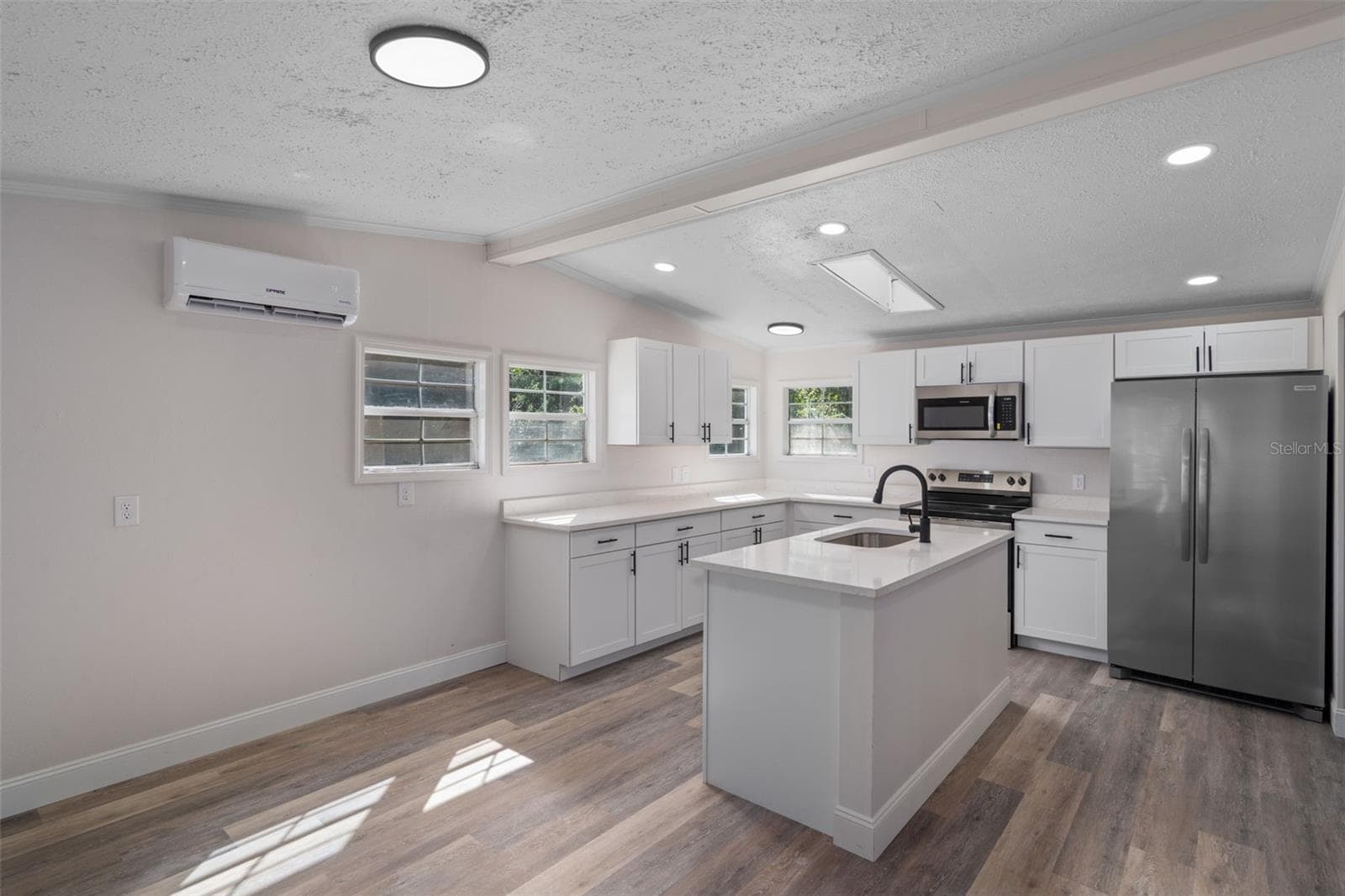 Manufactured Home at 18446 EDGEWOOD DR, SPRING HILL, photo 18 of 76