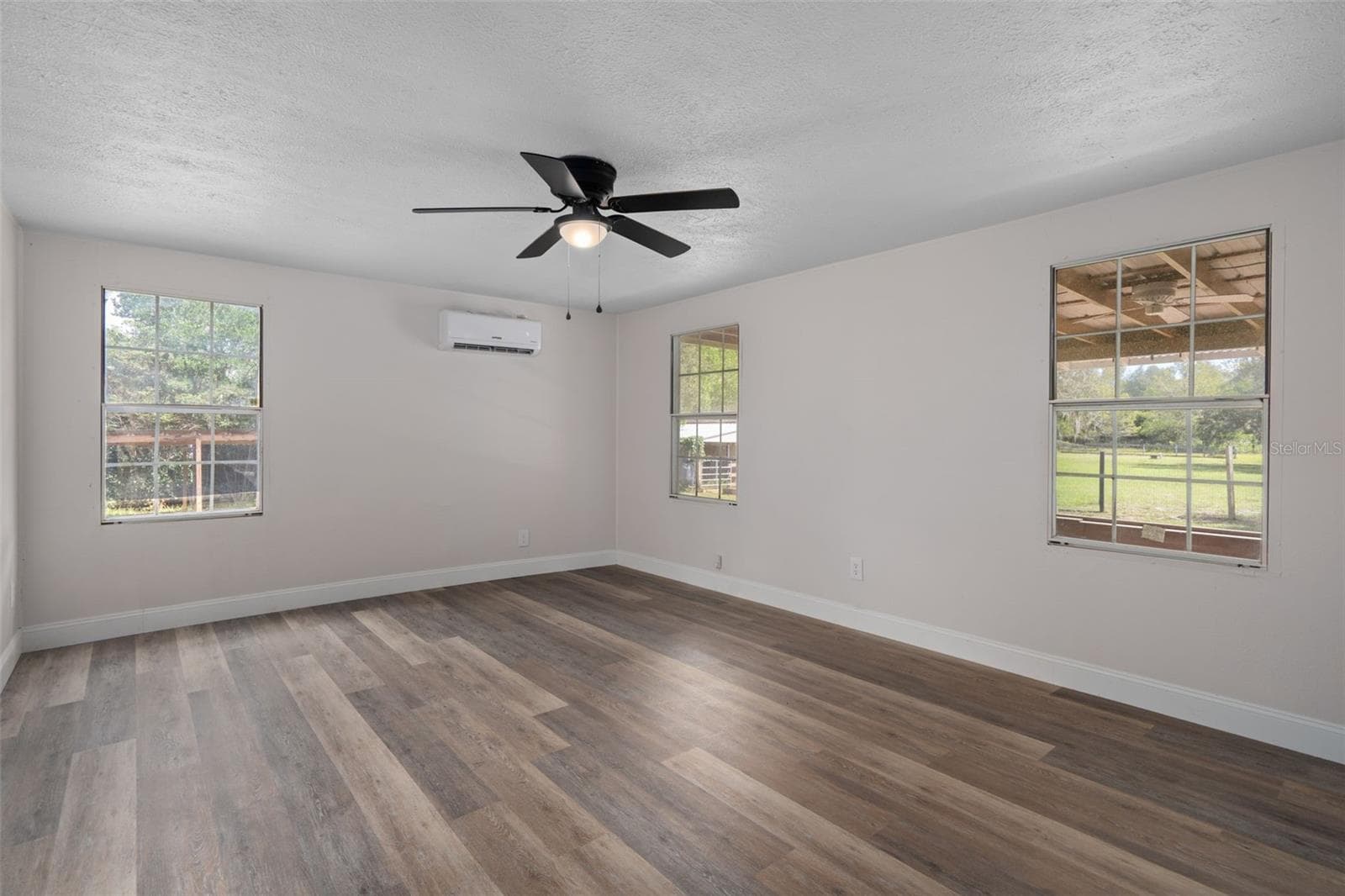 Manufactured Home at 18446 EDGEWOOD DR, SPRING HILL, photo 27 of 76