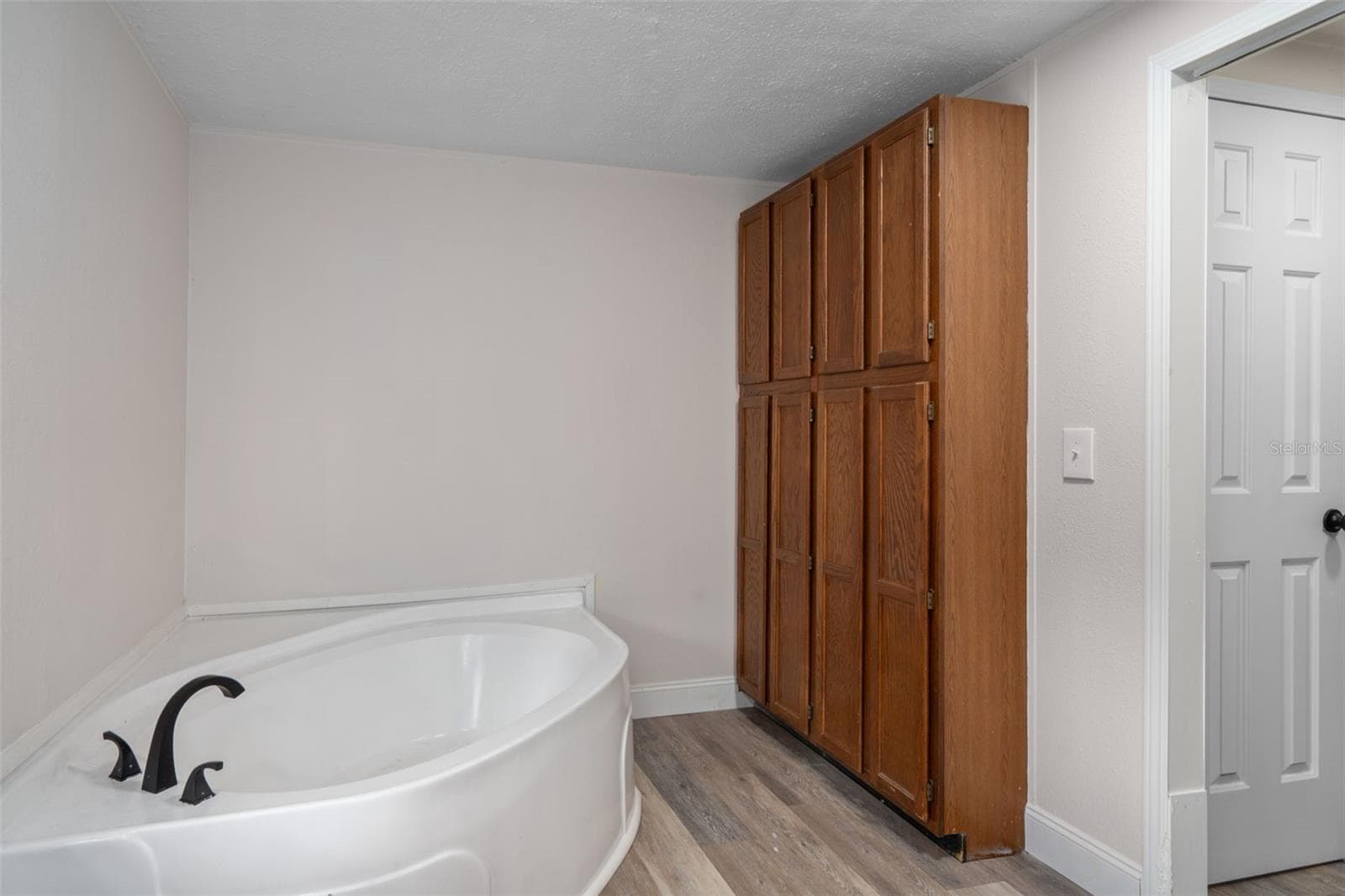 Manufactured Home at 18446 EDGEWOOD DR, SPRING HILL, photo 33 of 76