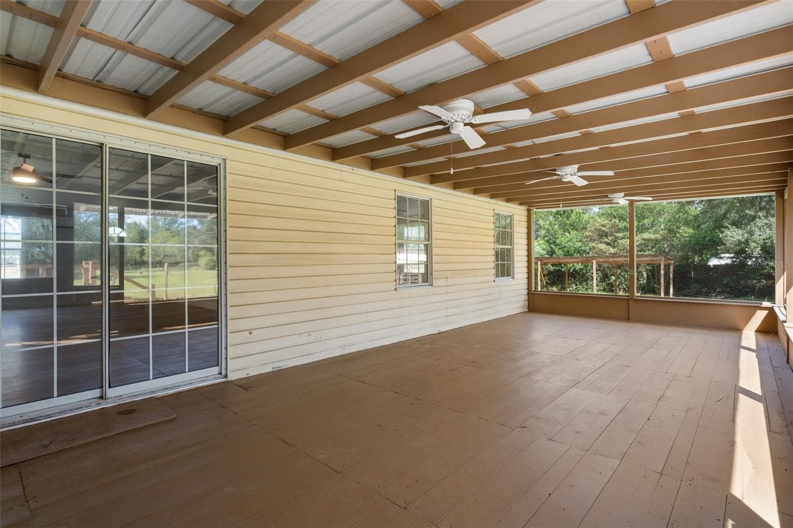 Manufactured Home at 18446 EDGEWOOD DR, SPRING HILL, photo 43 of 76