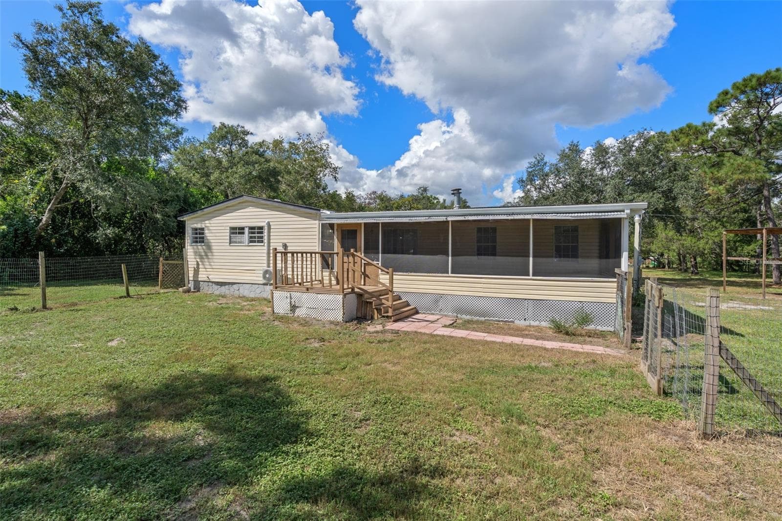 Manufactured Home at 18446 EDGEWOOD DR, SPRING HILL, photo 48 of 76