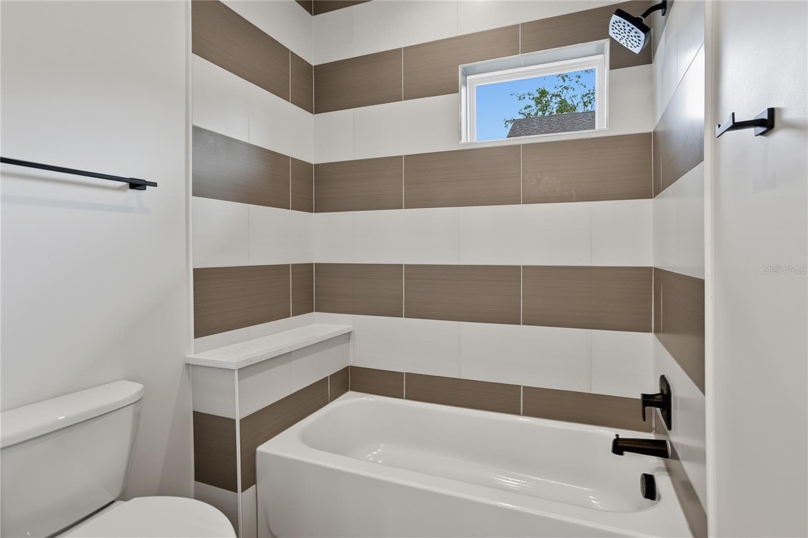 Jack and Jill Bathroom - 728 GARDEN WEST TER, WINTER GARDEN