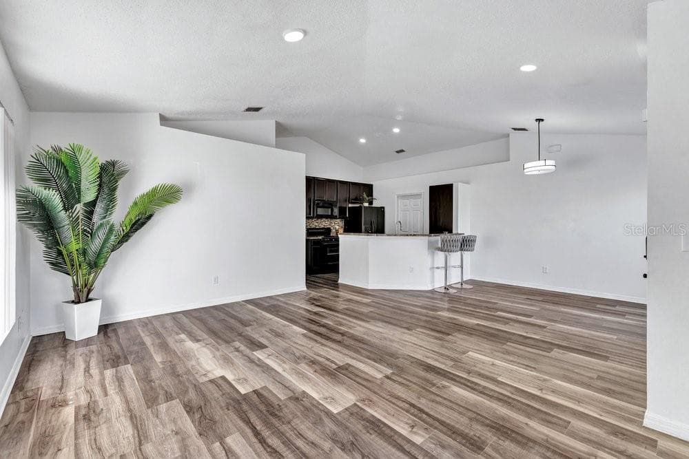 Single Family Residence at 7422 HOLLOW RIDGE CIR, ORLANDO, photo 3 of 27