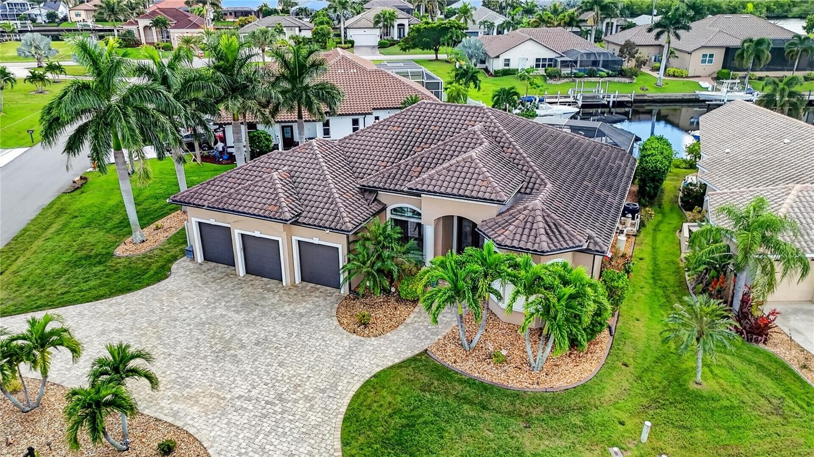 Single Family Residence at 325 SEGOVIA DR, PUNTA GORDA, photo 103 of 109