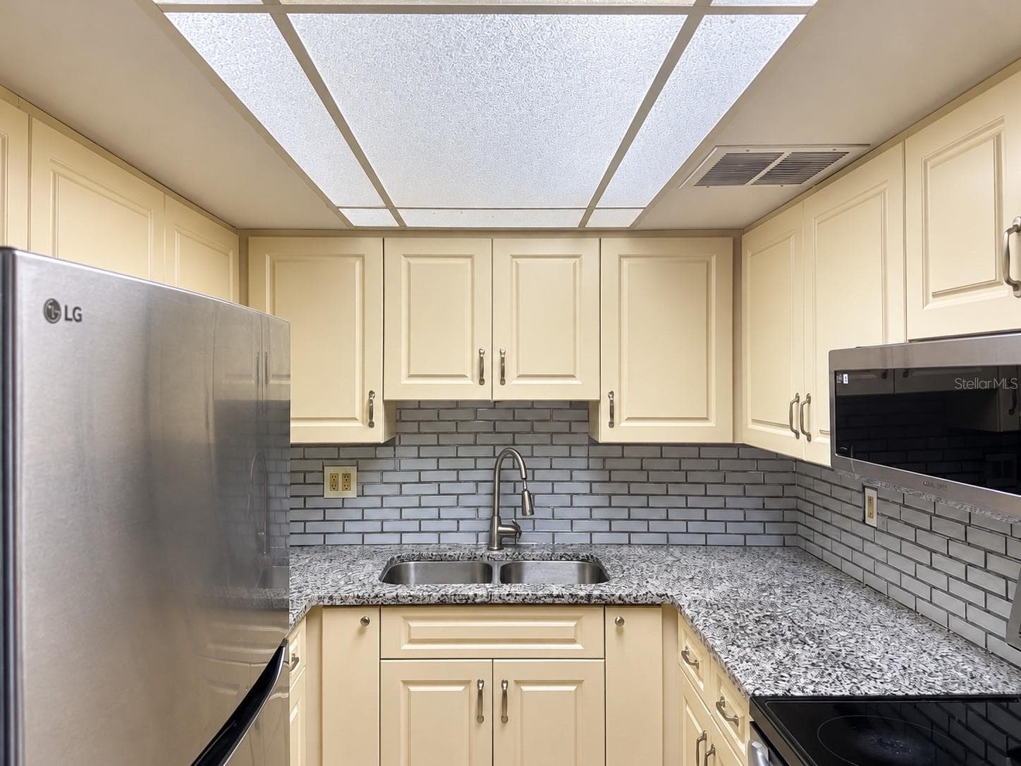 Kitchen - 2437 HARBOR BLVD #110, PORT CHARLOTTE