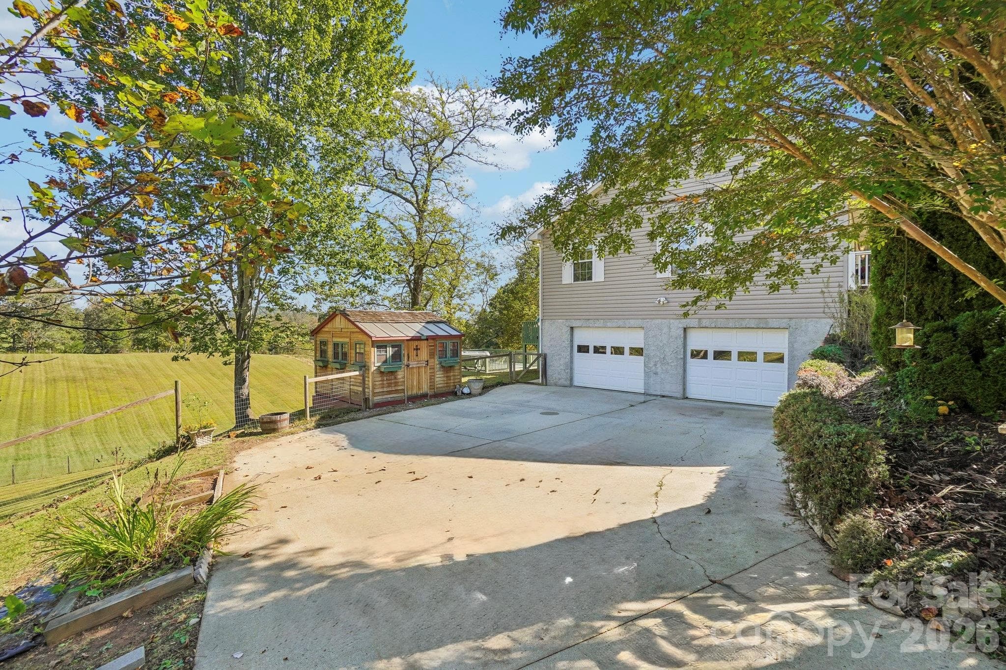 Drive to two car garage - 499 Flint Hill Road, Alexander