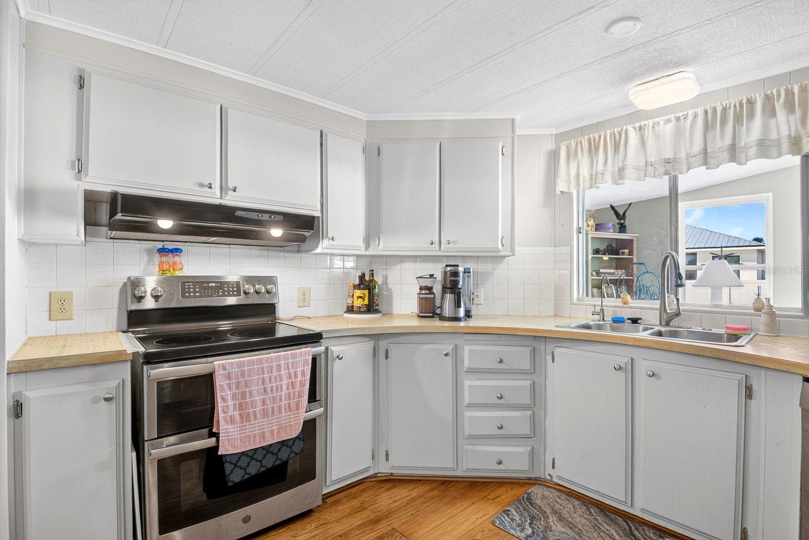 Kitchen nice and bright - 2107 PALMA SOLA BLVD #12, BRADENTON
