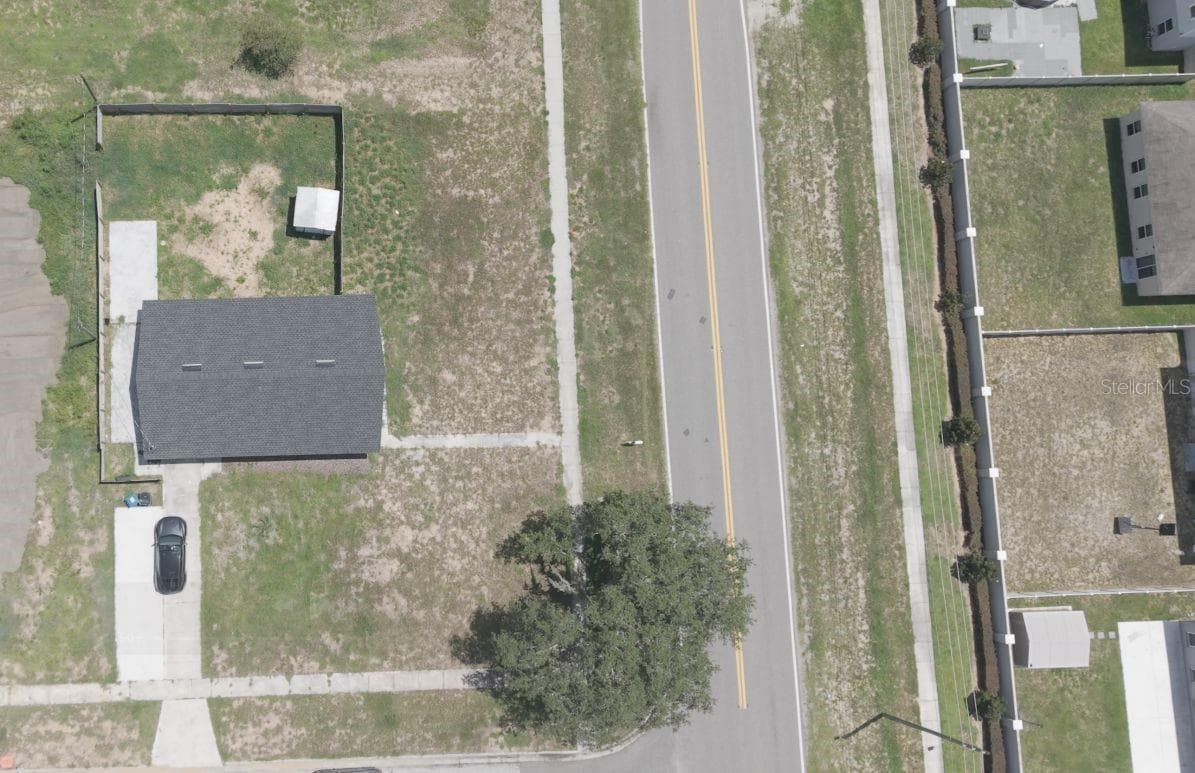 Single Family Residence at 405 ALLAPAHA AVE S, DAVENPORT, photo 2 of 10