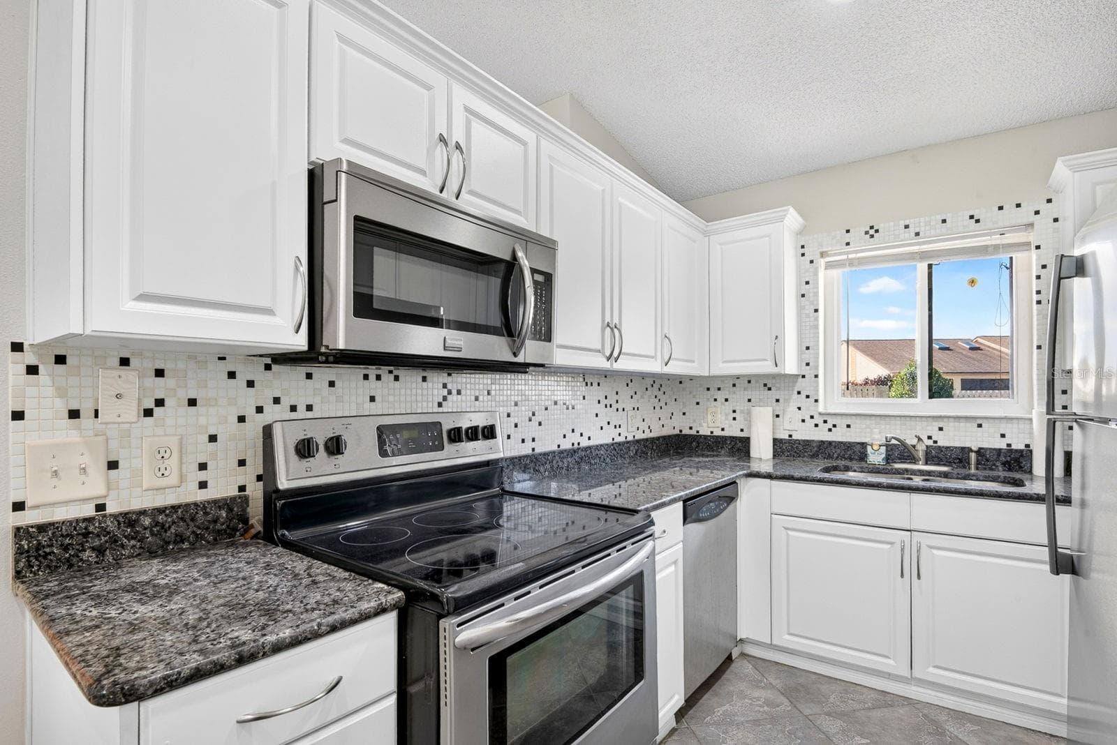 Kitchen nice and bright - 2930 64TH ST W #130, BRADENTON