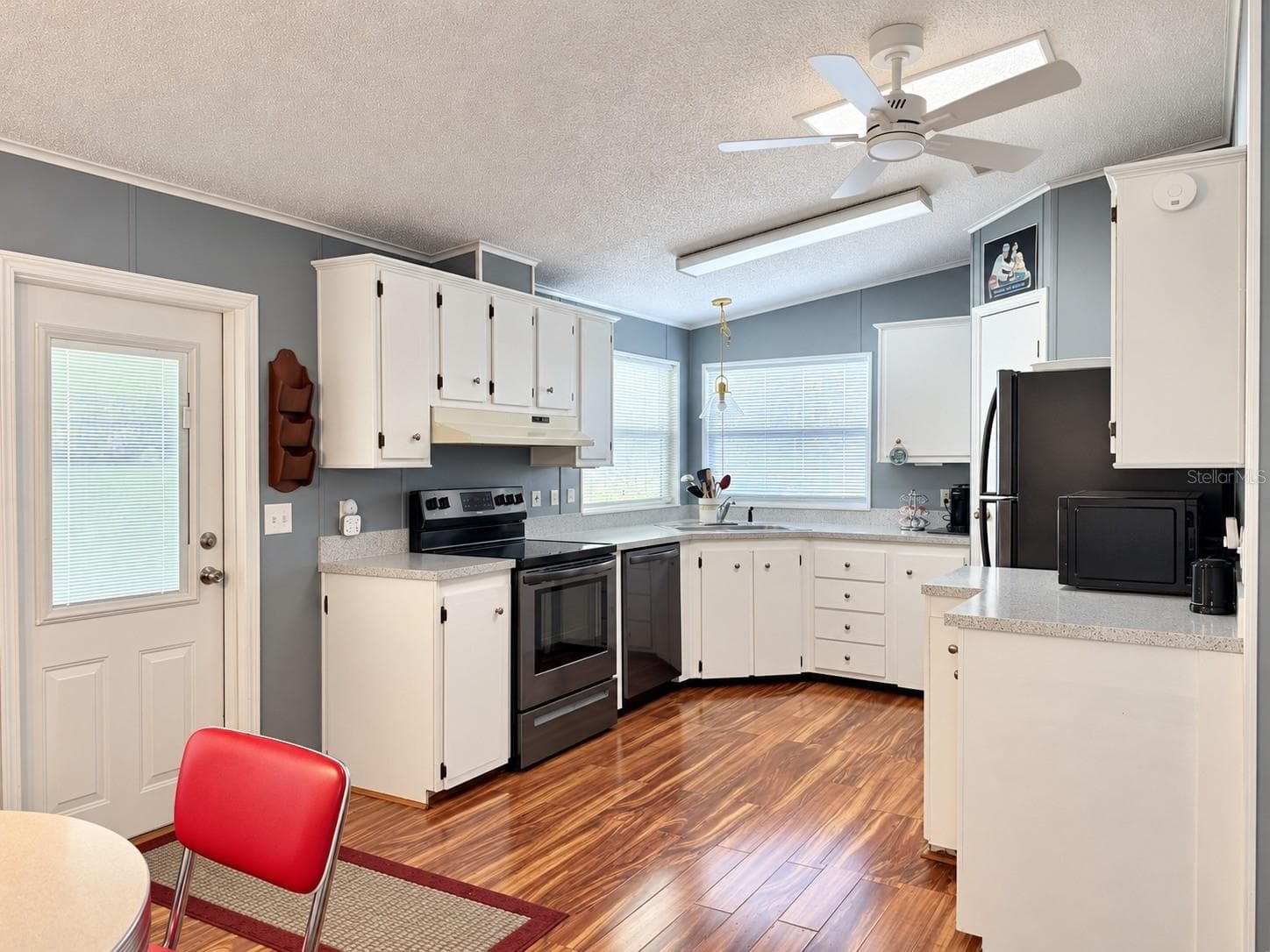 Kitchen - 37631 CAMPO AVENUE, ZEPHYRHILLS