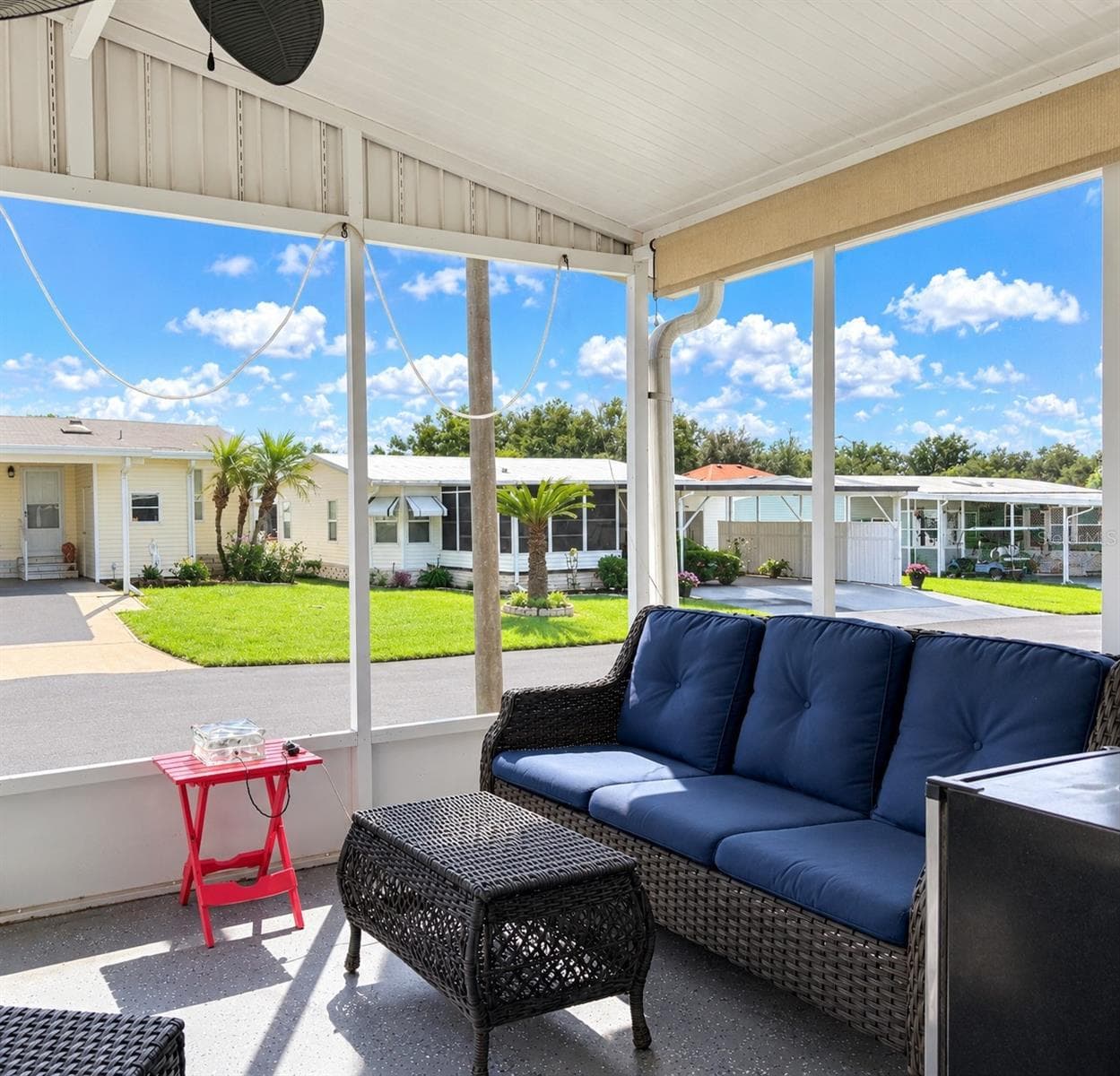 Screened Patio - 37631 CAMPO AVENUE, ZEPHYRHILLS