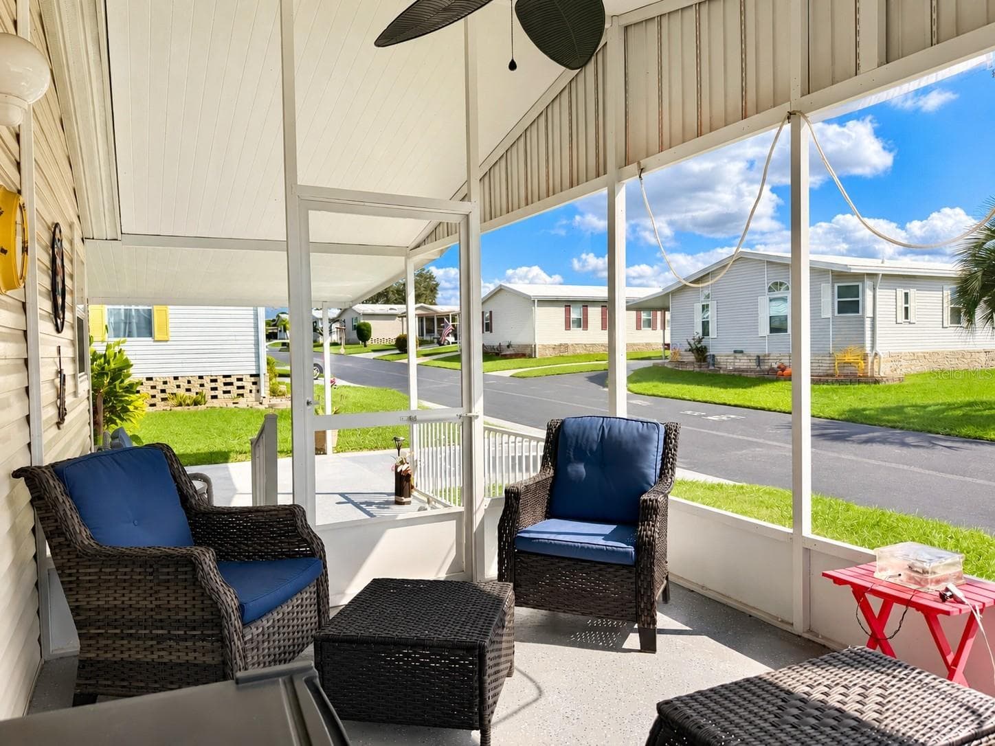 Screened Patio - 37631 CAMPO AVENUE, ZEPHYRHILLS