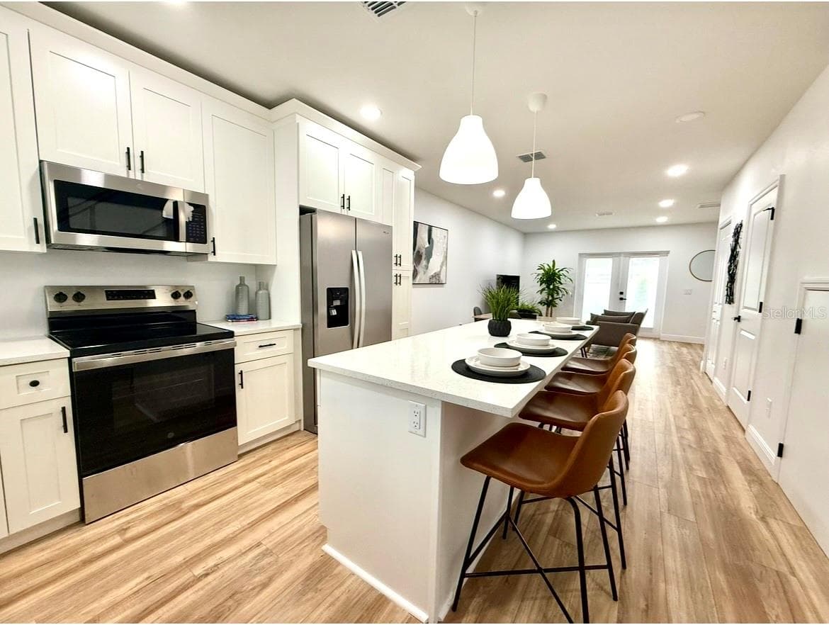 Townhouse at 8110 N GREENWOOD AVE, TAMPA, photo 3 of 16