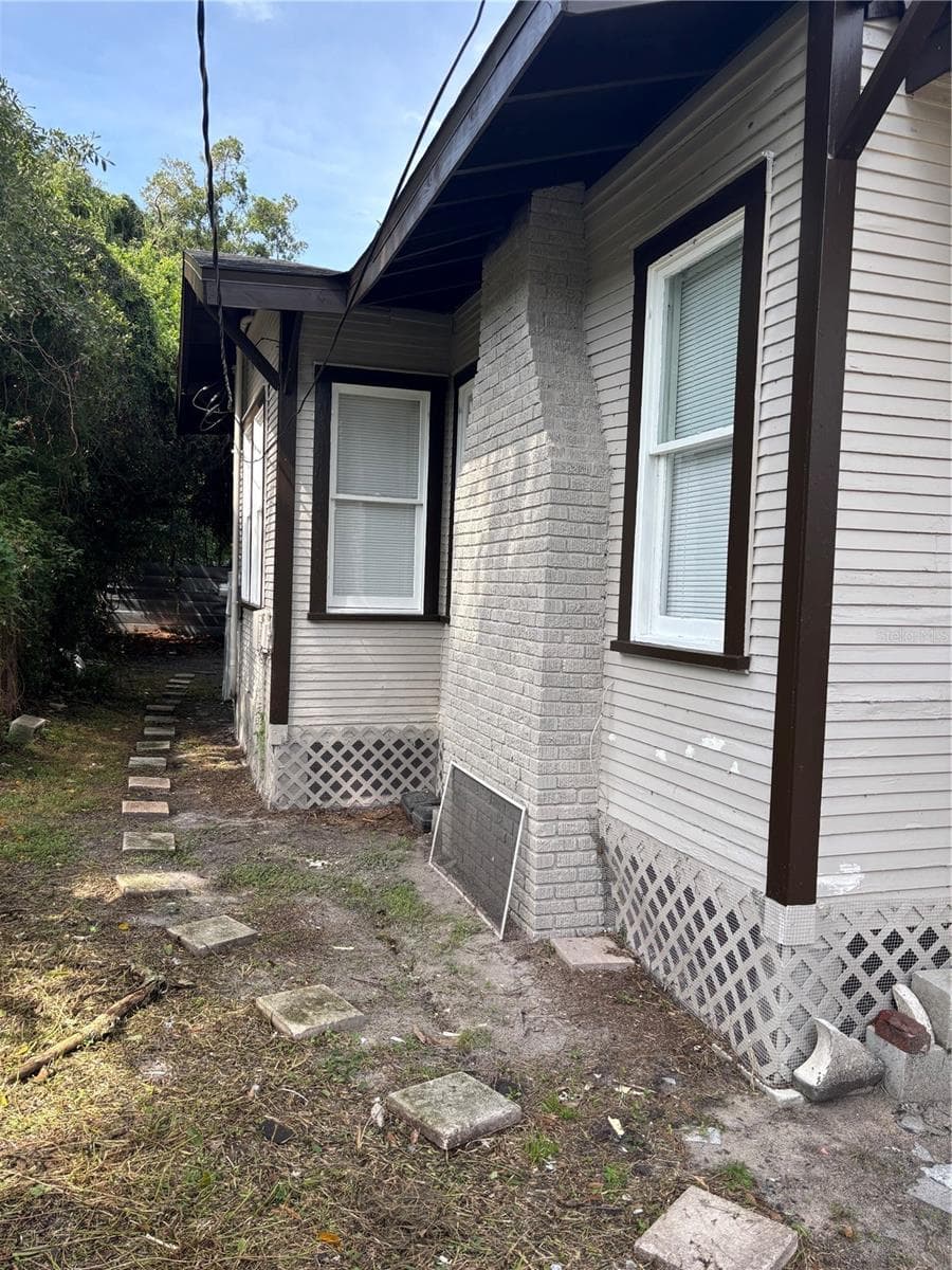 Single Family Residence at 8216 N 14TH ST, TAMPA, photo 6 of 21